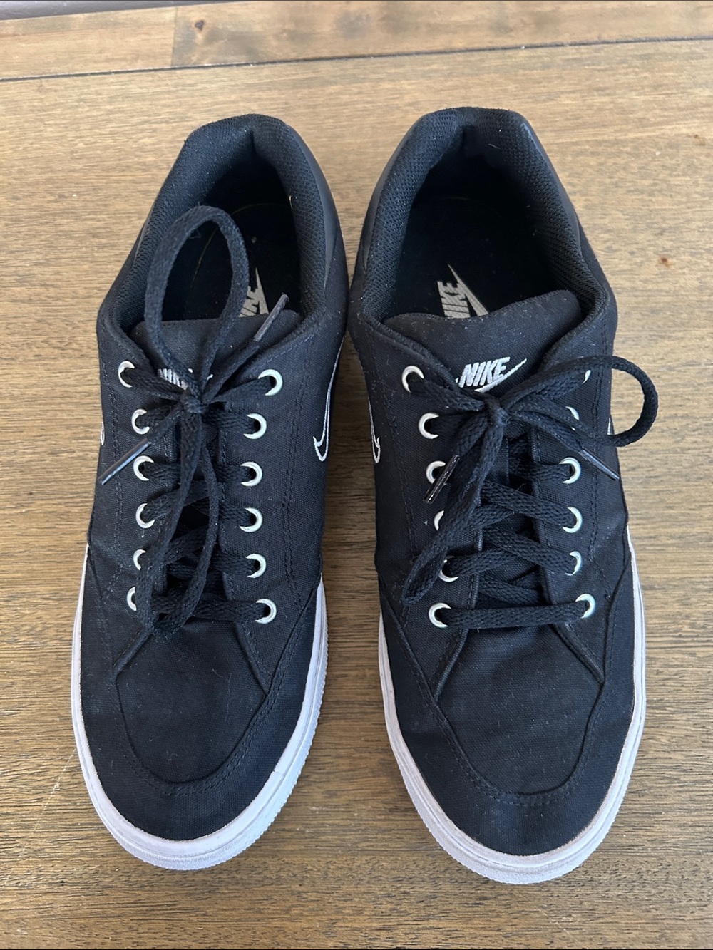 Nike Canvas GTS 97 Men’s Black/White Low-Top Sneakers with White Swoosh. Size 9.